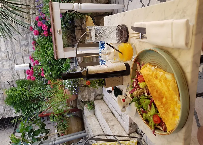 Pylon 4* سبليت