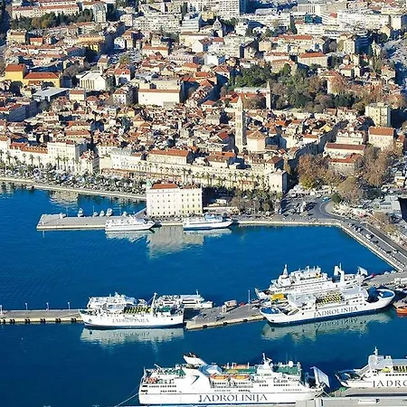 Casa de hóspedes Pylon 4*