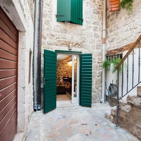 Casa de hóspedes Pylon Split