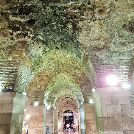 铁塔客房旅馆 4* 斯普利特